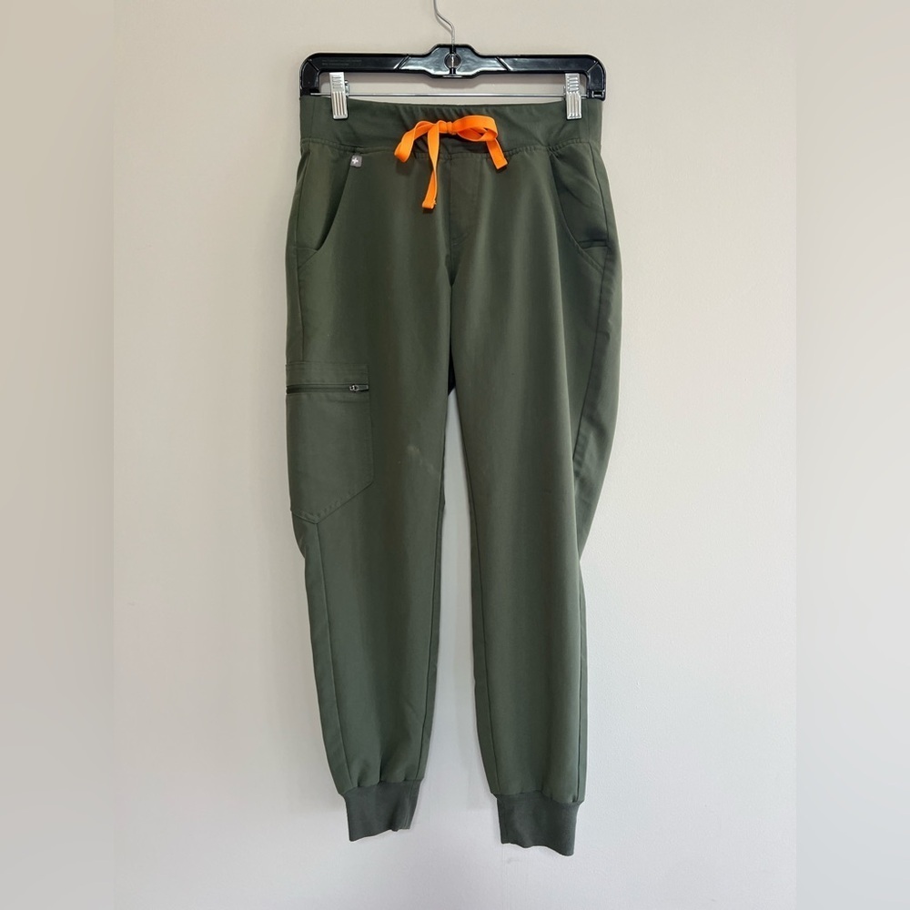 FIGS Zamora Jogger Scrub Pants in Limited Edition Spruce Green, XS/P